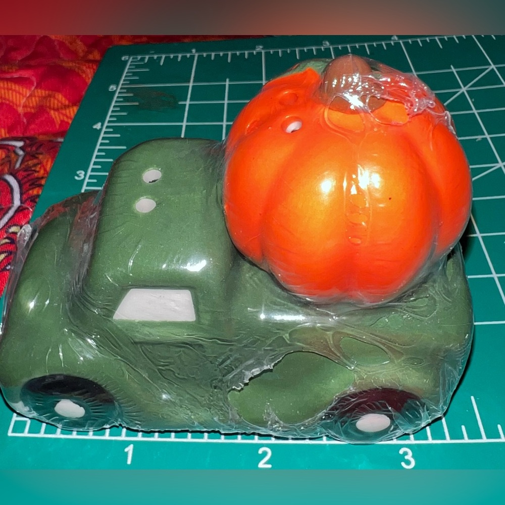 Perfect Harvest Green Truck & Pumpkin Salt & Pepper Shaker | Fall Decor